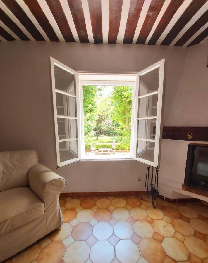 Eblouissant Appartement Au Calme D'Une Residence Avec Piscine Idealement Situe Au Pied Du Colorado Provencal Dans Le Prestigieux Luberon Rustrel Bagian luar foto