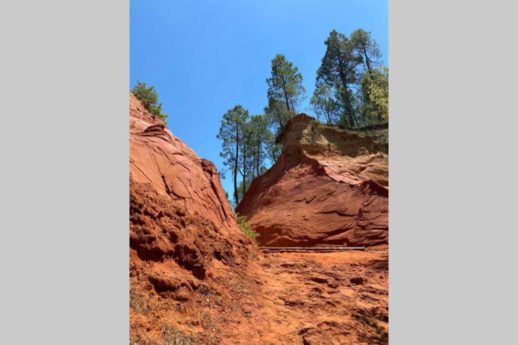 Eblouissant Appartement Au Calme D'Une Residence Avec Piscine Idealement Situe Au Pied Du Colorado Provencal Dans Le Prestigieux Luberon Rustrel Bagian luar foto