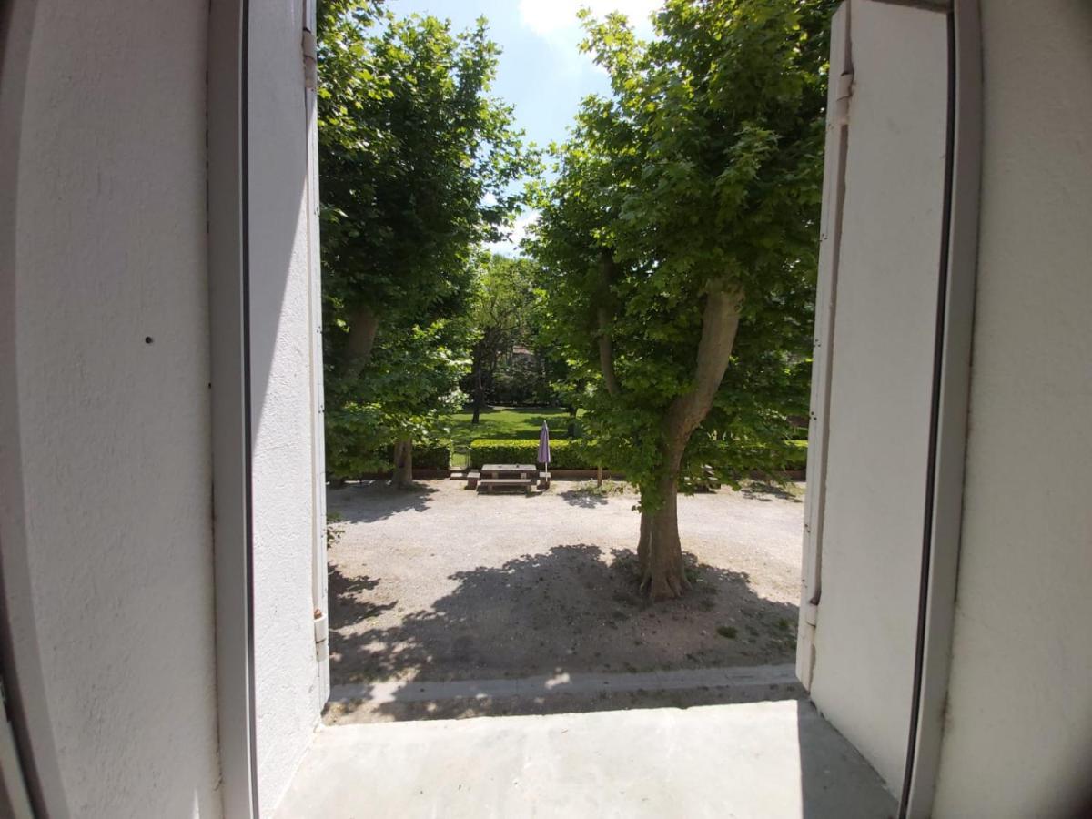 Eblouissant Appartement Au Calme D'Une Residence Avec Piscine Idealement Situe Au Pied Du Colorado Provencal Dans Le Prestigieux Luberon Rustrel Bagian luar foto