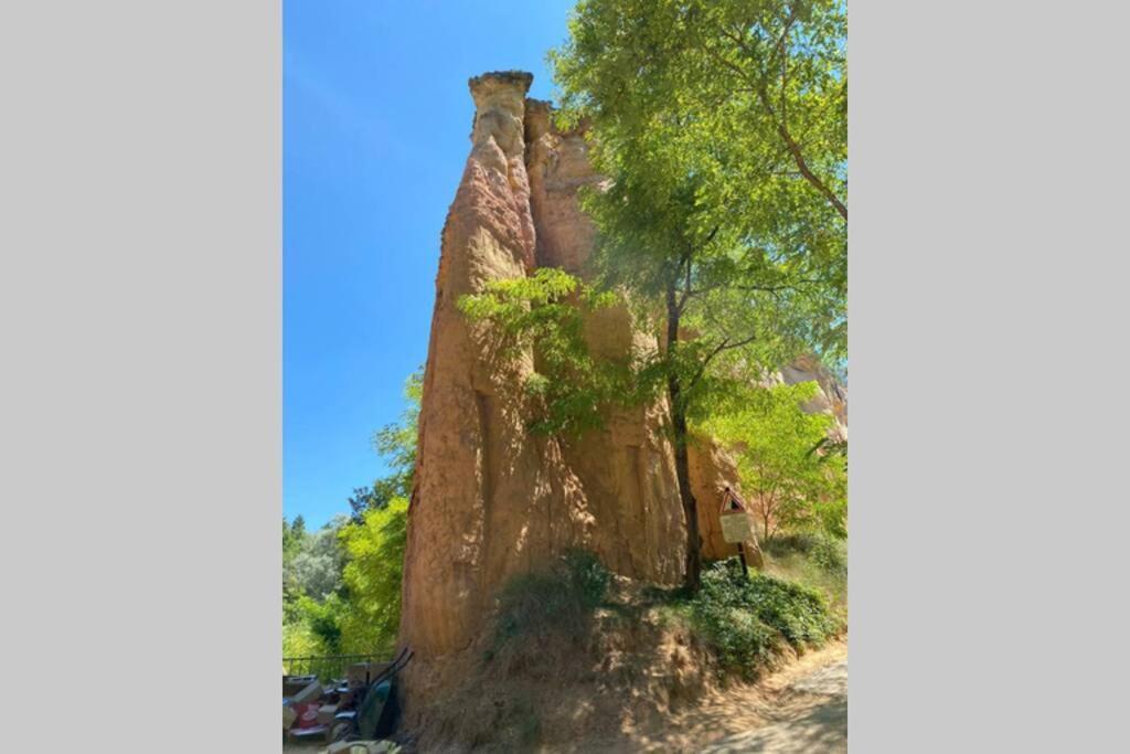 Eblouissant Appartement Au Calme D'Une Residence Avec Piscine Idealement Situe Au Pied Du Colorado Provencal Dans Le Prestigieux Luberon Rustrel Bagian luar foto