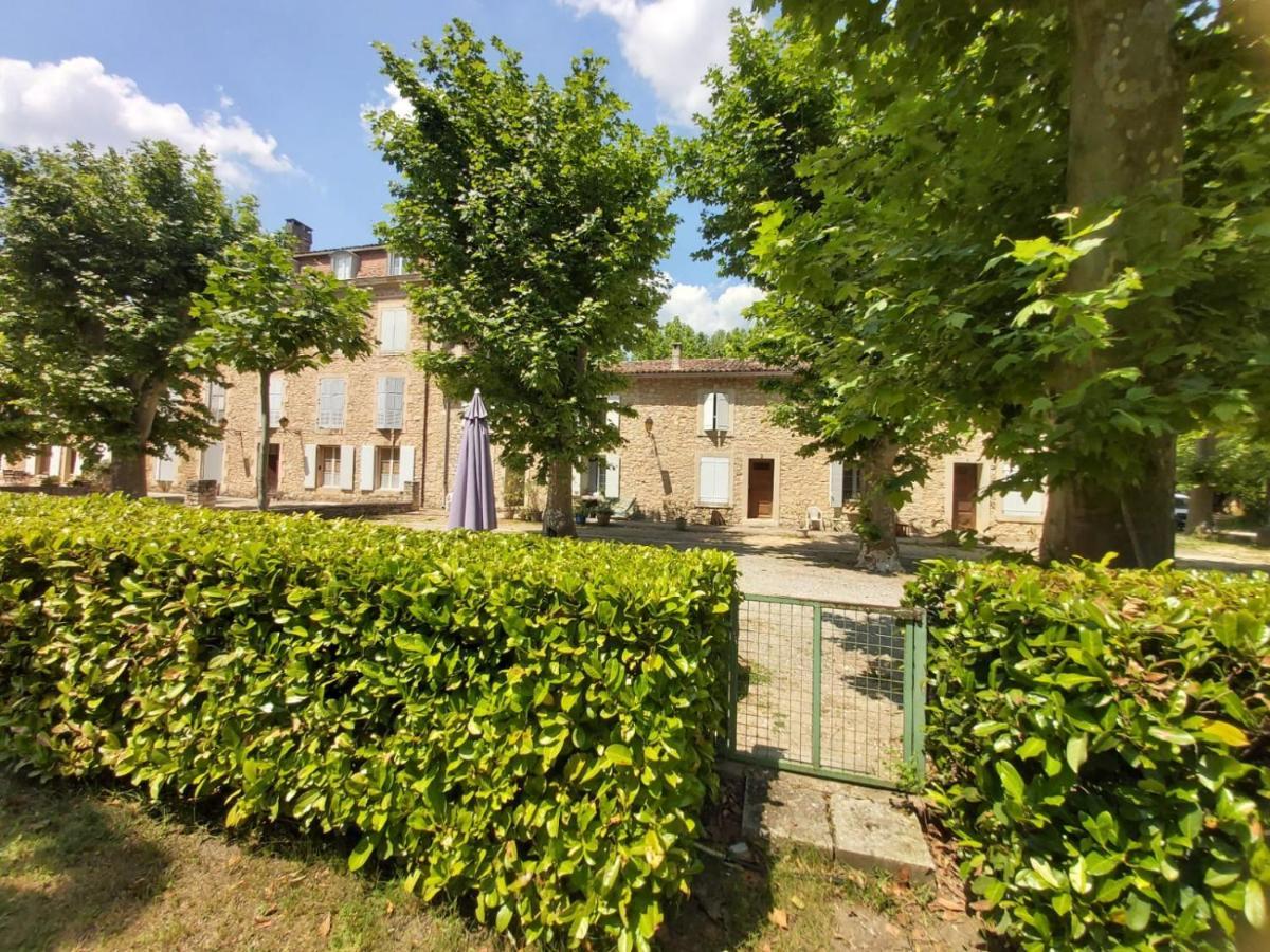 Eblouissant Appartement Au Calme D'Une Residence Avec Piscine Idealement Situe Au Pied Du Colorado Provencal Dans Le Prestigieux Luberon Rustrel Bagian luar foto