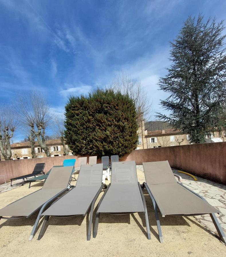 Eblouissant Appartement Au Calme D'Une Residence Avec Piscine Idealement Situe Au Pied Du Colorado Provencal Dans Le Prestigieux Luberon Rustrel Bagian luar foto